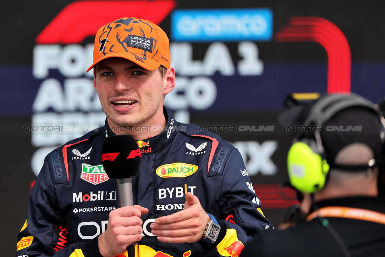 GP GRAN BRETAGNA, Gara winner Max Verstappen (NLD) Red Bull Racing in parc ferme.

09.07.2023. Formula 1 World Championship, Rd 11, British Grand Prix, Silverstone, England, Gara Day.

 - www.xpbimages.com, EMail: requests@xpbimages.com © Copyright: Rew / XPB Images