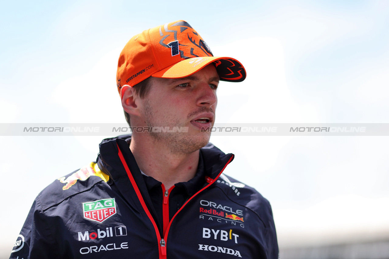 GP GRAN BRETAGNA, Max Verstappen (NLD) Red Bull Racing on the drivers' parade.

09.07.2023. Formula 1 World Championship, Rd 11, British Grand Prix, Silverstone, England, Gara Day.

- www.xpbimages.com, EMail: requests@xpbimages.com © Copyright: Staley / XPB Images
