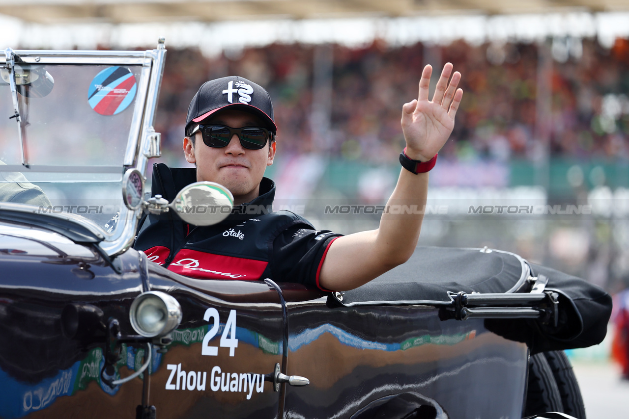 GP GRAN BRETAGNA, Zhou Guanyu (CHN) Alfa Romeo F1 Team on the drivers' parade.

09.07.2023. Formula 1 World Championship, Rd 11, British Grand Prix, Silverstone, England, Gara Day.

- www.xpbimages.com, EMail: requests@xpbimages.com © Copyright: Batchelor / XPB Images