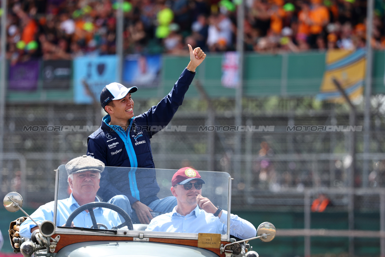 GP GRAN BRETAGNA, Alexander Albon (THA) Williams Racing on the drivers' parade.

09.07.2023. Formula 1 World Championship, Rd 11, British Grand Prix, Silverstone, England, Gara Day.

- www.xpbimages.com, EMail: requests@xpbimages.com © Copyright: Batchelor / XPB Images