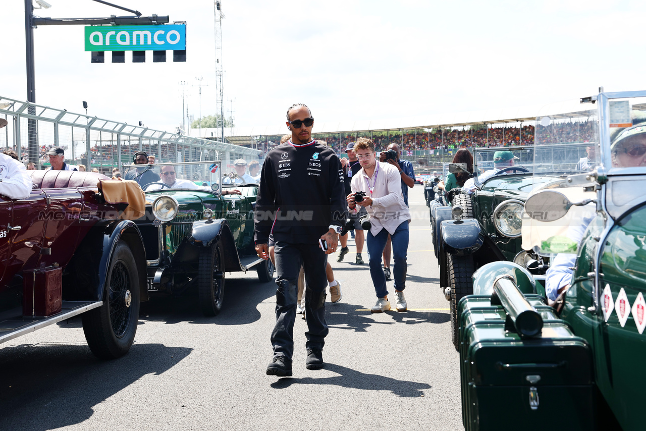 GP GRAN BRETAGNA, Lewis Hamilton (GBR) Mercedes AMG F1 on the drivers' parade.

09.07.2023. Formula 1 World Championship, Rd 11, British Grand Prix, Silverstone, England, Gara Day.

- www.xpbimages.com, EMail: requests@xpbimages.com © Copyright: Batchelor / XPB Images