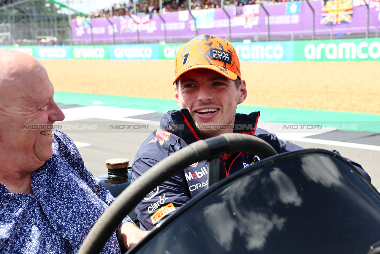 GP GRAN BRETAGNA, Max Verstappen (NLD) Red Bull Racing on the drivers' parade.

09.07.2023. Formula 1 World Championship, Rd 11, British Grand Prix, Silverstone, England, Gara Day.

- www.xpbimages.com, EMail: requests@xpbimages.com © Copyright: Batchelor / XPB Images