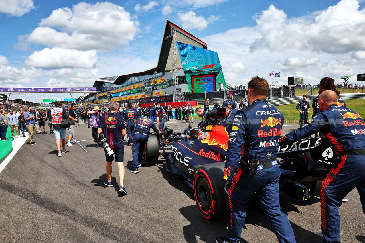 GP GRAN BRETAGNA, Max Verstappen (NLD) Red Bull Racing RB19 on the grid.

09.07.2023. Formula 1 World Championship, Rd 11, British Grand Prix, Silverstone, England, Gara Day.

- www.xpbimages.com, EMail: requests@xpbimages.com © Copyright: Batchelor / XPB Images