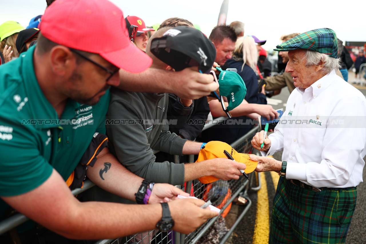 GP GRAN BRETAGNA, Jackie Stewart (GBR) with fans.

09.07.2023. Formula 1 World Championship, Rd 11, British Grand Prix, Silverstone, England, Gara Day.

 - www.xpbimages.com, EMail: requests@xpbimages.com © Copyright: Coates / XPB Images