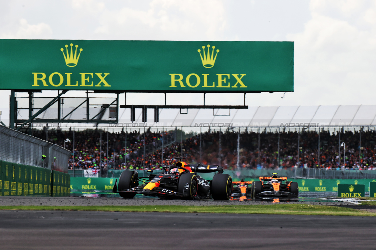 GP GRAN BRETAGNA, Max Verstappen (NLD) Red Bull Racing RB19.

09.07.2023. Formula 1 World Championship, Rd 11, British Grand Prix, Silverstone, England, Gara Day.

- www.xpbimages.com, EMail: requests@xpbimages.com © Copyright: Staley / XPB Images