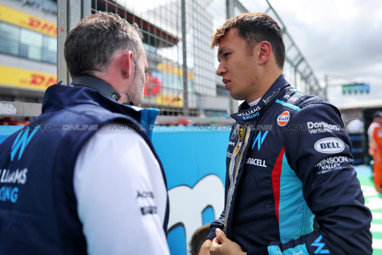 GP GRAN BRETAGNA, Alexander Albon (THA) Williams Racing on the grid.

09.07.2023. Formula 1 World Championship, Rd 11, British Grand Prix, Silverstone, England, Gara Day.

- www.xpbimages.com, EMail: requests@xpbimages.com © Copyright: Bearne / XPB Images
