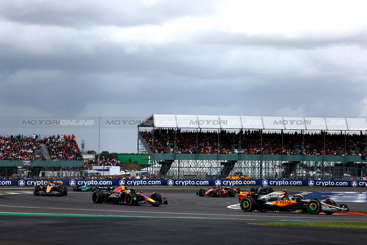 GP GRAN BRETAGNA, Lando Norris (GBR) McLaren MCL60.

09.07.2023. Formula 1 World Championship, Rd 11, British Grand Prix, Silverstone, England, Gara Day.

 - www.xpbimages.com, EMail: requests@xpbimages.com © Copyright: Coates / XPB Images