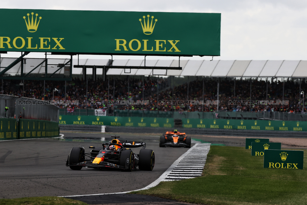 GP GRAN BRETAGNA, Max Verstappen (NLD) Red Bull Racing RB19.

09.07.2023. Formula 1 World Championship, Rd 11, British Grand Prix, Silverstone, England, Gara Day.

- www.xpbimages.com, EMail: requests@xpbimages.com © Copyright: Staley / XPB Images