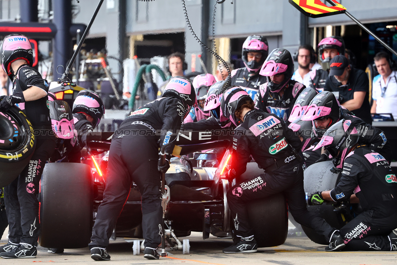 GP GRAN BRETAGNA, Pierre Gasly (FRA) Alpine F1 Team A523 makes a pit stop.

09.07.2023. Formula 1 World Championship, Rd 11, British Grand Prix, Silverstone, England, Gara Day.

- www.xpbimages.com, EMail: requests@xpbimages.com © Copyright: Batchelor / XPB Images