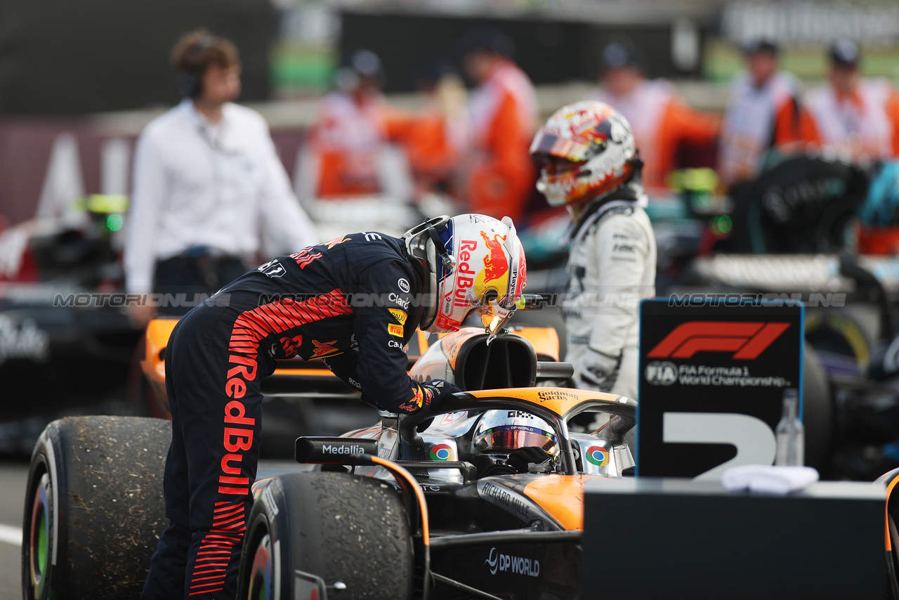 GP GRAN BRETAGNA, Gara winner Max Verstappen (NLD) Red Bull Racing RB19 with second placed Lando Norris (GBR) McLaren MCL60 in parc ferme.

09.07.2023. Formula 1 World Championship, Rd 11, British Grand Prix, Silverstone, England, Gara Day.

- www.xpbimages.com, EMail: requests@xpbimages.com © Copyright: Staley / XPB Images