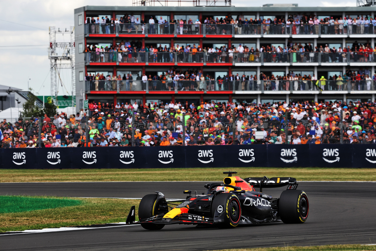 GP GRAN BRETAGNA, Max Verstappen (NLD) Red Bull Racing RB19.

09.07.2023. Formula 1 World Championship, Rd 11, British Grand Prix, Silverstone, England, Gara Day.

- www.xpbimages.com, EMail: requests@xpbimages.com © Copyright: Bearne / XPB Images
