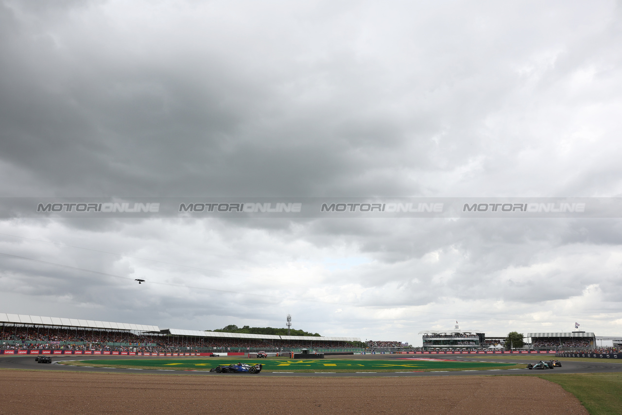GP GRAN BRETAGNA, Alexander Albon (THA) Williams Racing FW45.

09.07.2023. Formula 1 World Championship, Rd 11, British Grand Prix, Silverstone, England, Gara Day.

- www.xpbimages.com, EMail: requests@xpbimages.com © Copyright: Bearne / XPB Images