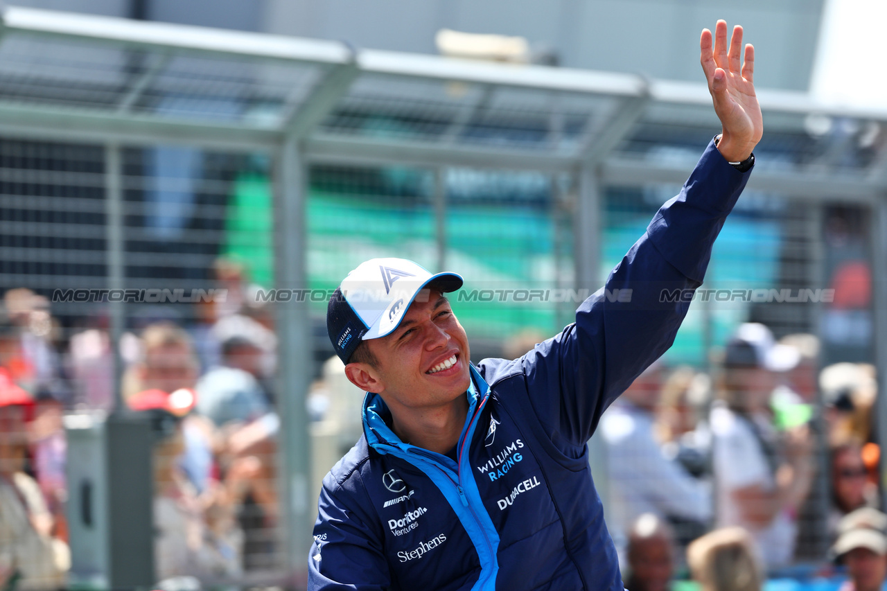 GP GRAN BRETAGNA, Alexander Albon (THA) Williams Racing on the drivers' parade.

09.07.2023. Formula 1 World Championship, Rd 11, British Grand Prix, Silverstone, England, Gara Day.

 - www.xpbimages.com, EMail: requests@xpbimages.com © Copyright: Coates / XPB Images