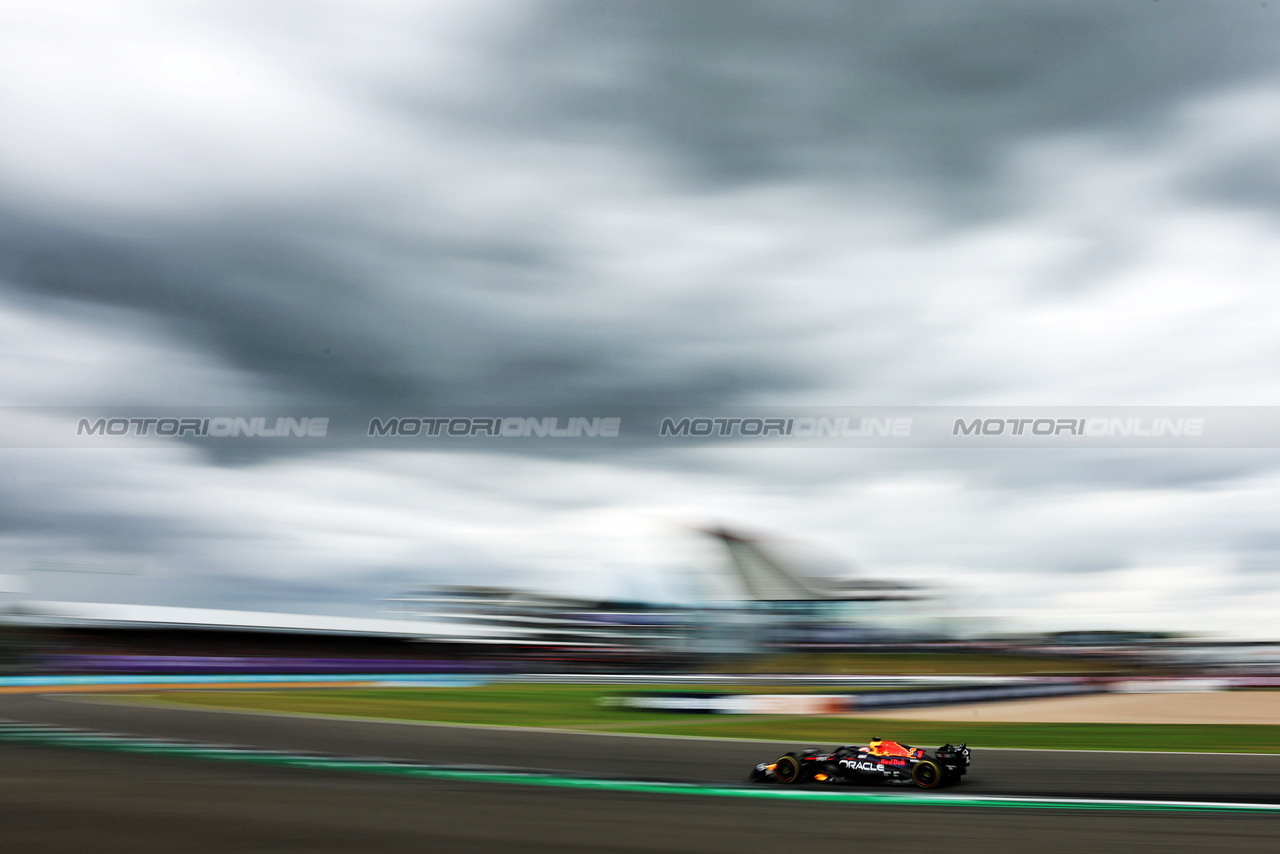GP GRAN BRETAGNA, Max Verstappen (NLD) Red Bull Racing RB19.

09.07.2023. Formula 1 World Championship, Rd 11, British Grand Prix, Silverstone, England, Gara Day.

- www.xpbimages.com, EMail: requests@xpbimages.com © Copyright: Charniaux / XPB Images