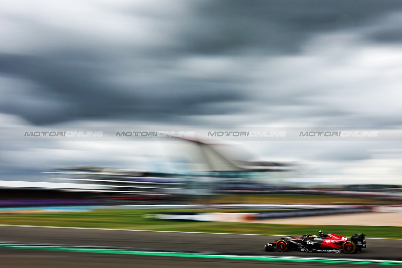 GP GRAN BRETAGNA, Zhou Guanyu (CHN) Alfa Romeo F1 Team C43.

09.07.2023. Formula 1 World Championship, Rd 11, British Grand Prix, Silverstone, England, Gara Day.

- www.xpbimages.com, EMail: requests@xpbimages.com © Copyright: Charniaux / XPB Images