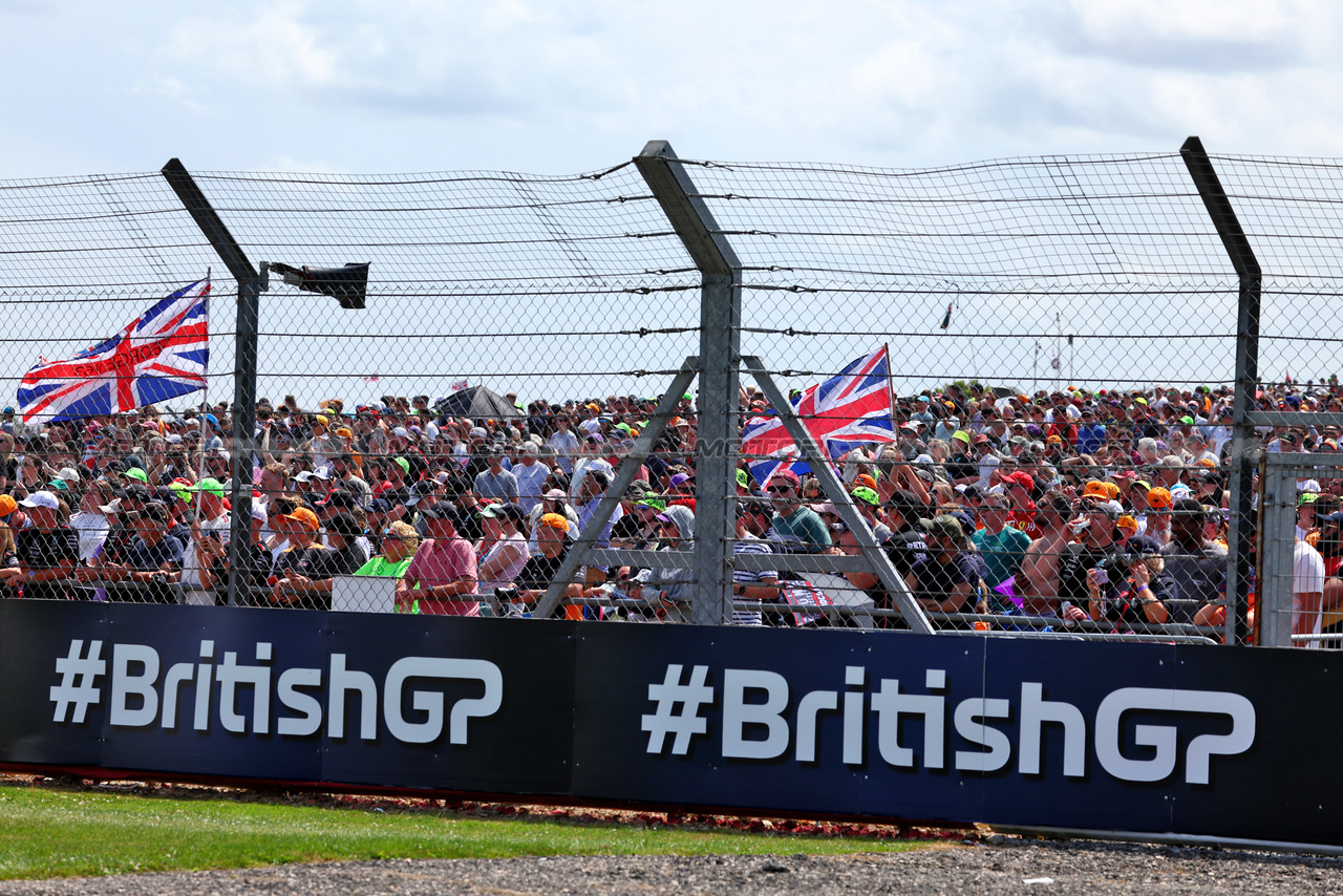 GP GRAN BRETAGNA, Circuit Atmosfera - fans.

09.07.2023. Formula 1 World Championship, Rd 11, British Grand Prix, Silverstone, England, Gara Day.

 - www.xpbimages.com, EMail: requests@xpbimages.com © Copyright: Coates / XPB Images