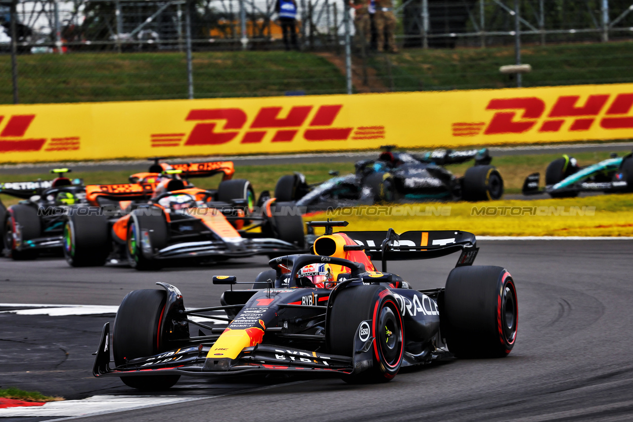 GP GRAN BRETAGNA, Max Verstappen (NLD) Red Bull Racing RB19.

09.07.2023. Formula 1 World Championship, Rd 11, British Grand Prix, Silverstone, England, Gara Day.

- www.xpbimages.com, EMail: requests@xpbimages.com © Copyright: Charniaux / XPB Images