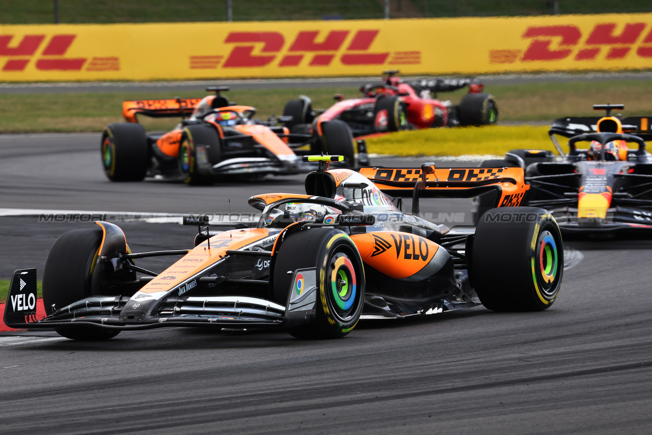 GP GRAN BRETAGNA, Lando Norris (GBR) McLaren MCL60.

09.07.2023. Formula 1 World Championship, Rd 11, British Grand Prix, Silverstone, England, Gara Day.

- www.xpbimages.com, EMail: requests@xpbimages.com © Copyright: Charniaux / XPB Images