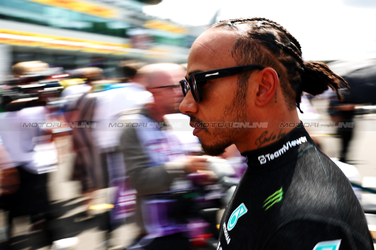 GP GRAN BRETAGNA, Lewis Hamilton (GBR) Mercedes AMG F1 on the grid.

09.07.2023. Formula 1 World Championship, Rd 11, British Grand Prix, Silverstone, England, Gara Day.

 - www.xpbimages.com, EMail: requests@xpbimages.com © Copyright: Coates / XPB Images