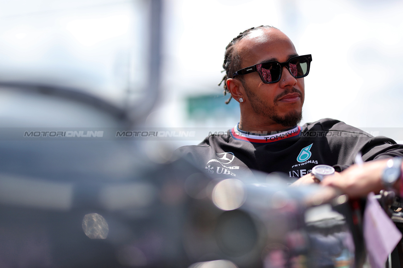 GP GRAN BRETAGNA, Lewis Hamilton (GBR) Mercedes AMG F1 on the drivers' parade.

09.07.2023. Formula 1 World Championship, Rd 11, British Grand Prix, Silverstone, England, Gara Day.

- www.xpbimages.com, EMail: requests@xpbimages.com © Copyright: Staley / XPB Images