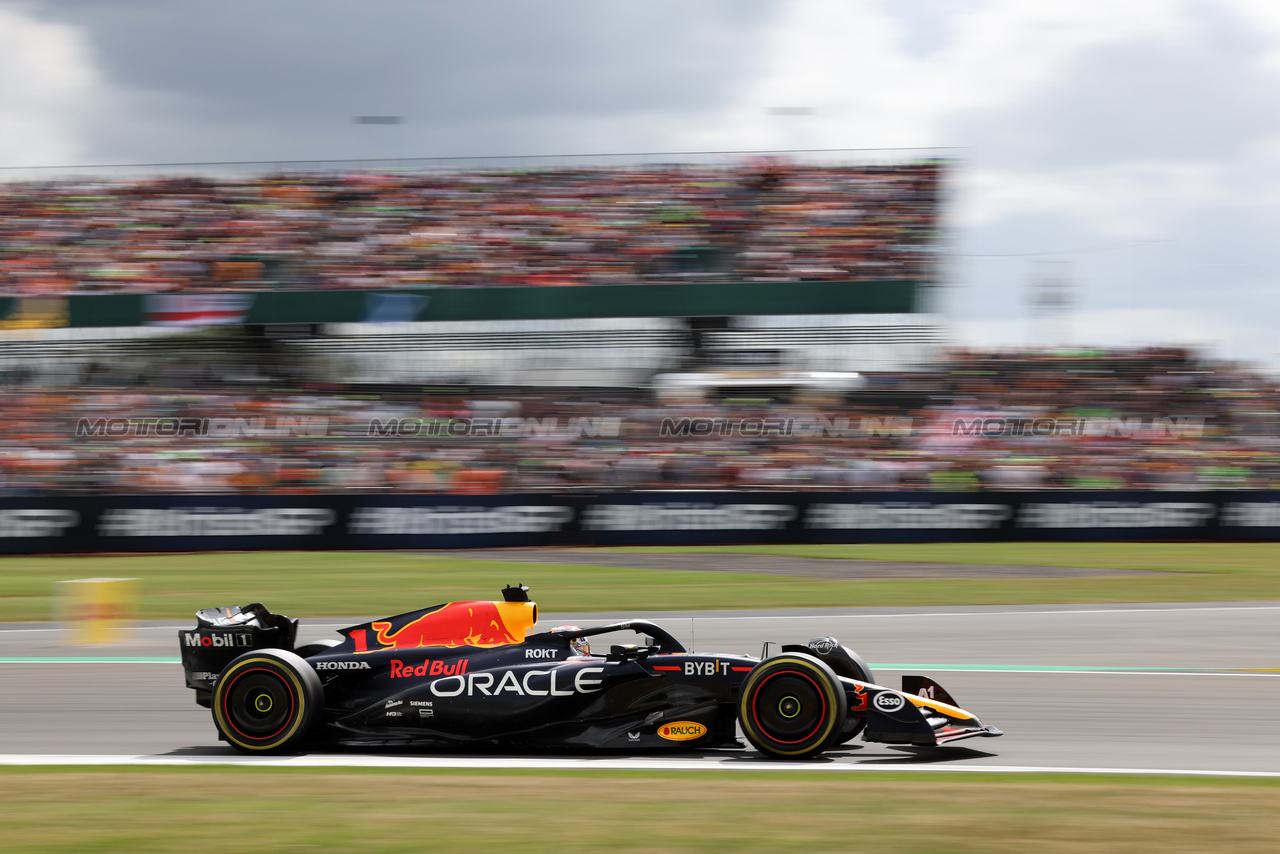 GP GRAN BRETAGNA, Max Verstappen (NLD) Red Bull Racing RB19.



09.07.2023. Formula 1 World Championship, Rd 11, British Grand Prix, Silverstone, England, Gara Day.

 - www.xpbimages.com, EMail: requests@xpbimages.com © Copyright: Rew / XPB Images