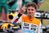 GP GRAN BRETAGNA, Lando Norris (GBR) McLaren celebrates his second position in parc ferme.
09.07.2023. Formula 1 World Championship, Rd 11, British Grand Prix, Silverstone, England, Gara Day.
 - www.xpbimages.com, EMail: requests@xpbimages.com © Copyright: Rew / XPB Images