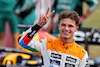 GP GRAN BRETAGNA, Lando Norris (GBR) McLaren celebrates his second position in parc ferme.
09.07.2023. Formula 1 World Championship, Rd 11, British Grand Prix, Silverstone, England, Gara Day.
 - www.xpbimages.com, EMail: requests@xpbimages.com © Copyright: Rew / XPB Images