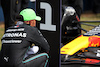 GP GRAN BRETAGNA, Lewis Hamilton (GBR) Mercedes AMG F1 looks at the Red Bull Racing RB19 in parc ferme.
09.07.2023. Formula 1 World Championship, Rd 11, British Grand Prix, Silverstone, England, Gara Day.
 - www.xpbimages.com, EMail: requests@xpbimages.com © Copyright: Rew / XPB Images
