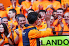 GP GRAN BRETAGNA, Lando Norris (GBR) McLaren celebrates his second position with the team.
09.07.2023. Formula 1 World Championship, Rd 11, British Grand Prix, Silverstone, England, Gara Day.
- www.xpbimages.com, EMail: requests@xpbimages.com © Copyright: Staley / XPB Images