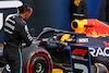 GP GRAN BRETAGNA, Lewis Hamilton (GBR) Mercedes AMG F1 W14 looks at the Red Bull Racing RB19 in parc ferme.
09.07.2023. Formula 1 World Championship, Rd 11, British Grand Prix, Silverstone, England, Gara Day.
 - www.xpbimages.com, EMail: requests@xpbimages.com © Copyright: Coates / XPB Images