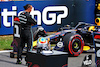 GP GRAN BRETAGNA, Lewis Hamilton (GBR) Mercedes AMG F1 W14 looks at the Red Bull Racing RB19 in parc ferme.
09.07.2023. Formula 1 World Championship, Rd 11, British Grand Prix, Silverstone, England, Gara Day.
 - www.xpbimages.com, EMail: requests@xpbimages.com © Copyright: Coates / XPB Images