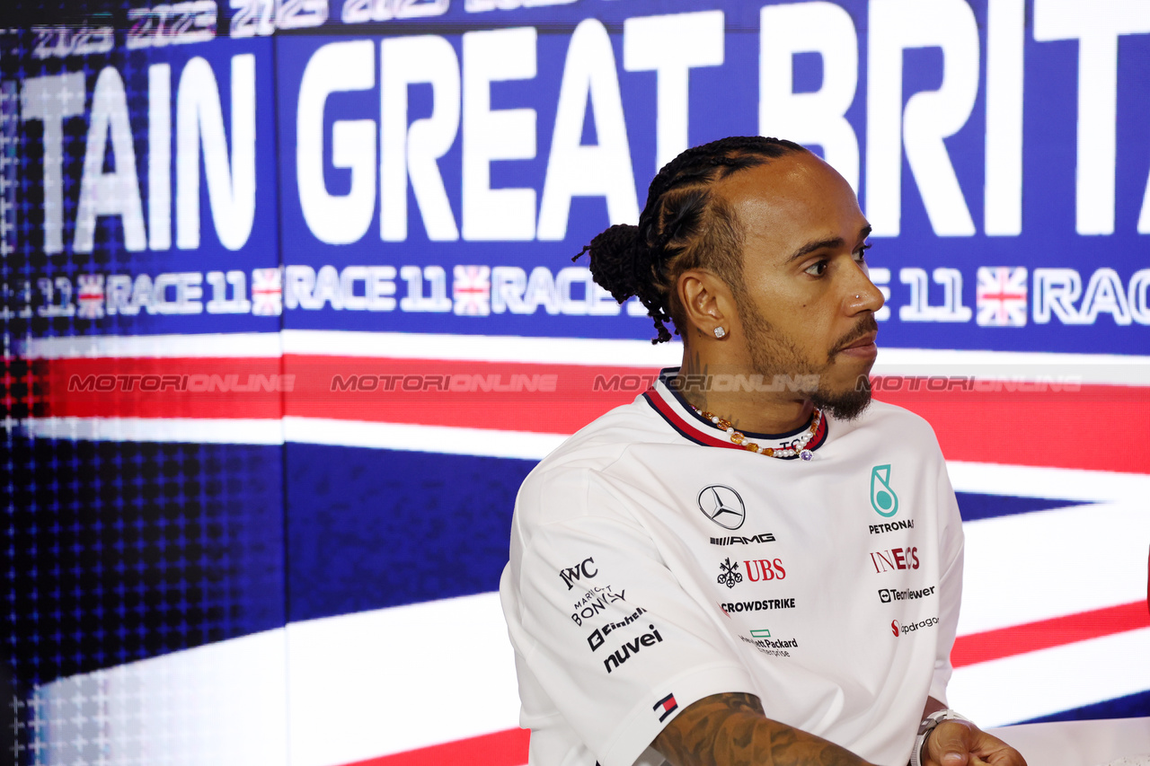 GP GRAN BRETAGNA, Lewis Hamilton (GBR) Mercedes AMG F1 in the FIA Press Conference.

06.07.2023. Formula 1 World Championship, Rd 11, British Grand Prix, Silverstone, England, Preparation Day.

- www.xpbimages.com, EMail: requests@xpbimages.com © Copyright: Bearne / XPB Images
