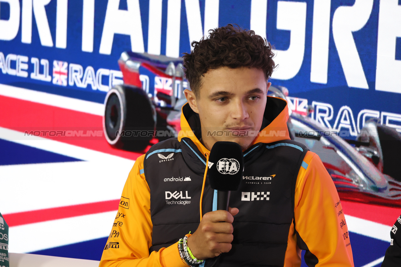 GP GRAN BRETAGNA, Lando Norris (GBR) McLaren in the FIA Press Conference.

06.07.2023. Formula 1 World Championship, Rd 11, British Grand Prix, Silverstone, England, Preparation Day.

- www.xpbimages.com, EMail: requests@xpbimages.com © Copyright: Bearne / XPB Images