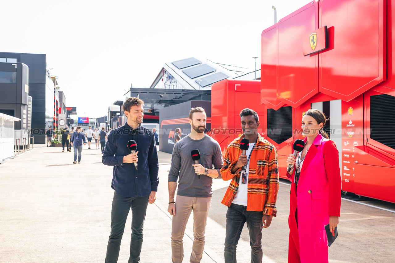 GP GRAN BRETAGNA, (L to R): Jolyon Palmer (GBR); James Hinchcliffe (CDN); Lawrence Barretto (GBR) Formula 1 Senior Writer Editor; e Laura Winter (GBR) F1 Presenter.

06.07.2023. Formula 1 World Championship, Rd 11, British Grand Prix, Silverstone, England, Preparation Day.

- www.xpbimages.com, EMail: requests@xpbimages.com © Copyright: Bearne / XPB Images