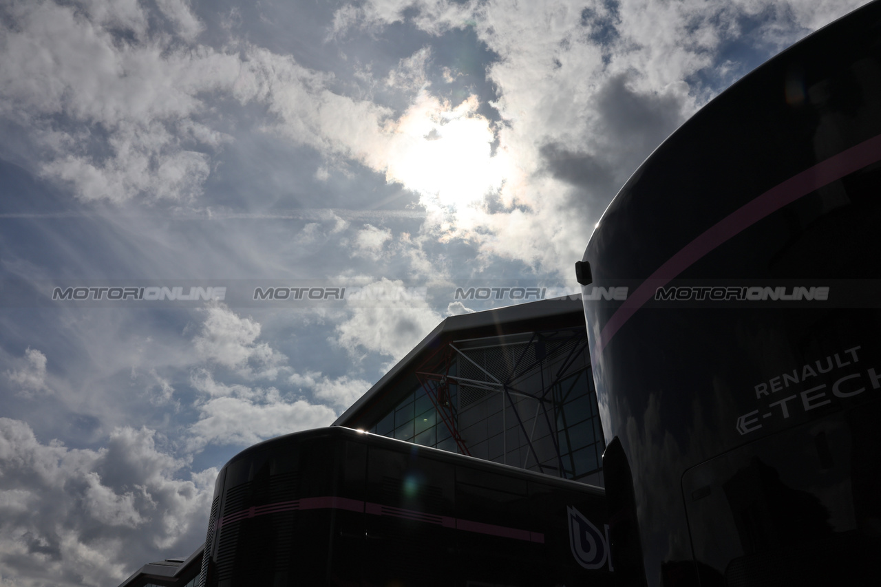 GP GRAN BRETAGNA, Paddock Atmosfera.

06.07.2023. Formula 1 World Championship, Rd 11, British Grand Prix, Silverstone, England, Preparation Day.

 - www.xpbimages.com, EMail: requests@xpbimages.com © Copyright: Rew / XPB Images
