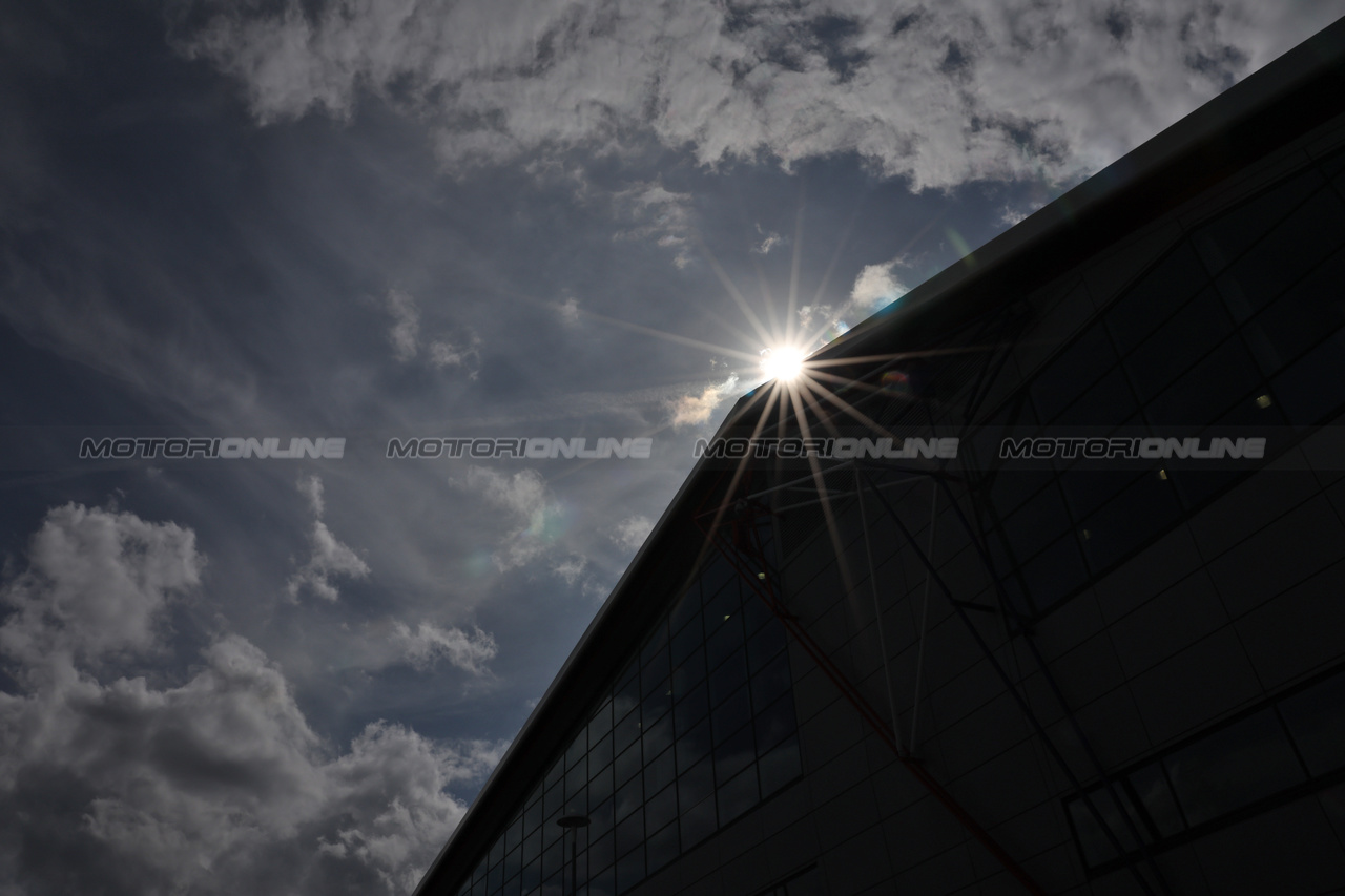 GP GRAN BRETAGNA, Paddock Atmosfera.

06.07.2023. Formula 1 World Championship, Rd 11, British Grand Prix, Silverstone, England, Preparation Day.

 - www.xpbimages.com, EMail: requests@xpbimages.com © Copyright: Rew / XPB Images