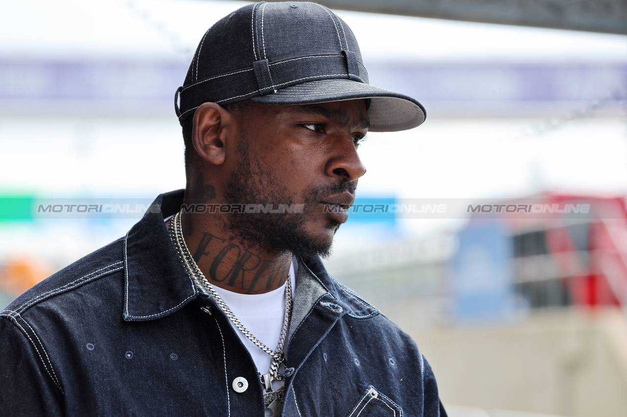 GP GRAN BRETAGNA, Skepta (GBR) Rapper.

06.07.2023. Formula 1 World Championship, Rd 11, British Grand Prix, Silverstone, England, Preparation Day.

 - www.xpbimages.com, EMail: requests@xpbimages.com © Copyright: Rew / XPB Images