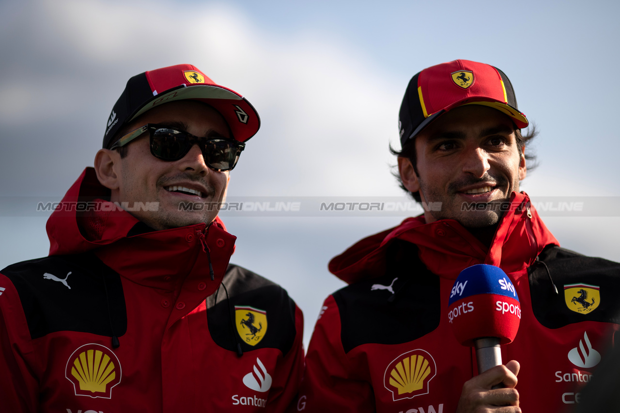 GP GRAN BRETAGNA, (L to R): Charles Leclerc (MON) Ferrari with Carlos Sainz Jr (ESP) Ferrari.

06.07.2023. Formula 1 World Championship, Rd 11, British Grand Prix, Silverstone, England, Preparation Day.

- www.xpbimages.com, EMail: requests@xpbimages.com © Copyright: Staley / XPB Images