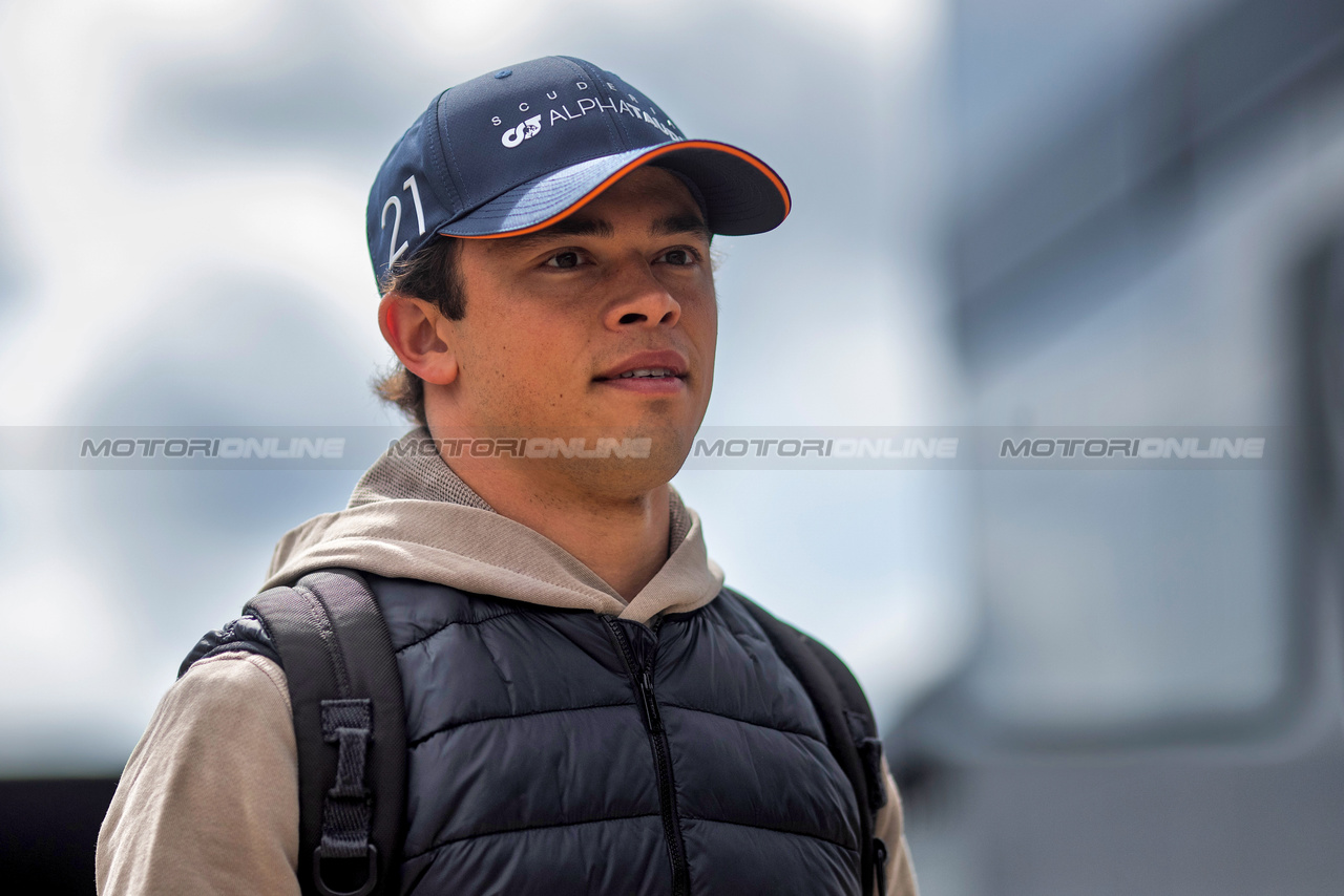 GP GRAN BRETAGNA, Nyck de Vries (NLD) AlphaTauri.

06.07.2023. Formula 1 World Championship, Rd 11, British Grand Prix, Silverstone, England, Preparation Day.

- www.xpbimages.com, EMail: requests@xpbimages.com © Copyright: Staley / XPB Images