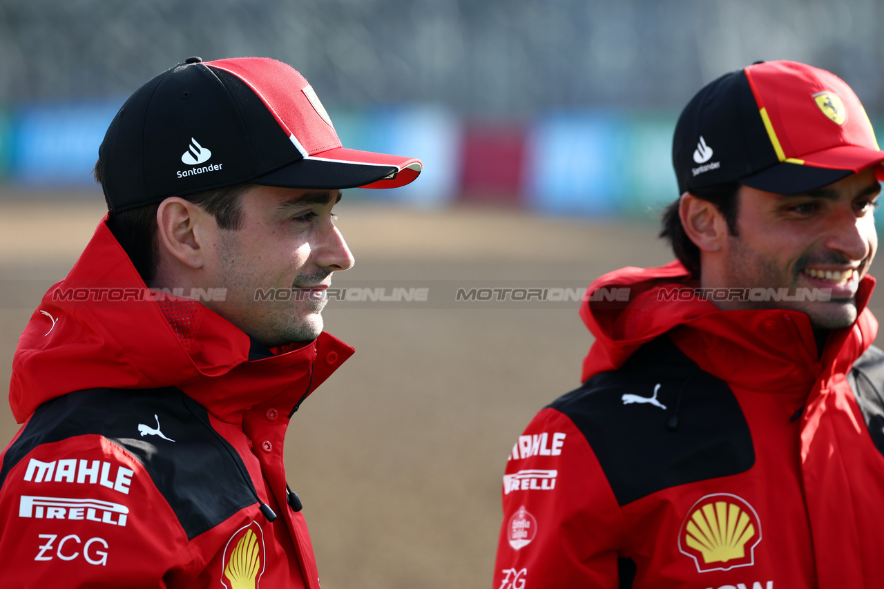 GP GRAN BRETAGNA, (L to R): Charles Leclerc (MON) Ferrari with team mate Carlos Sainz Jr (ESP) Ferrari.

06.07.2023. Formula 1 World Championship, Rd 11, British Grand Prix, Silverstone, England, Preparation Day.

 - www.xpbimages.com, EMail: requests@xpbimages.com © Copyright: Coates / XPB Images