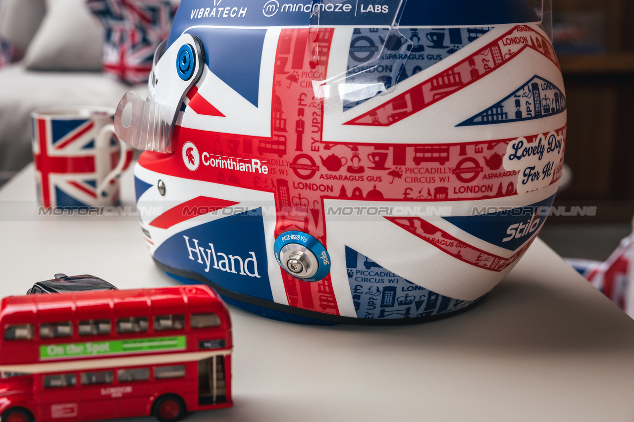 GP GRAN BRETAGNA, The British themed helmet of Valtteri Bottas (FIN) Alfa Romeo F1 Team.

06.07.2023. Formula 1 World Championship, Rd 11, British Grand Prix, Silverstone, England, Preparation Day.

- www.xpbimages.com, EMail: requests@xpbimages.com © Copyright: Bearne / XPB Images