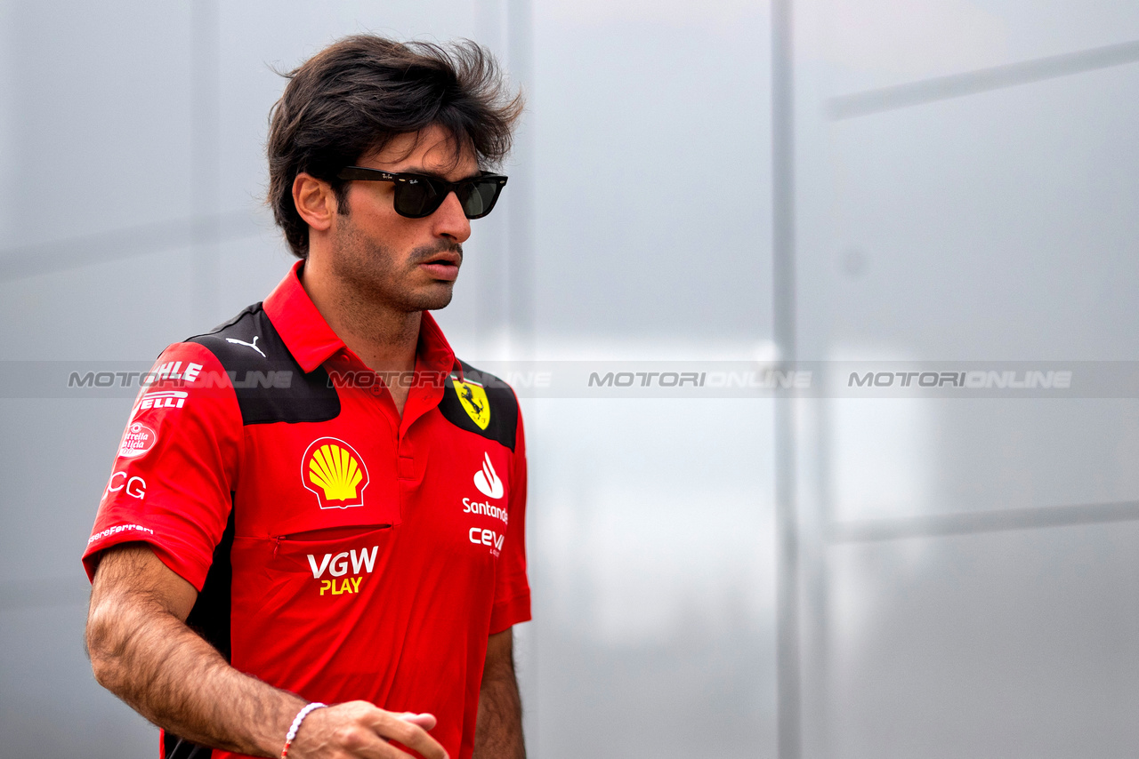 GP GRAN BRETAGNA, Carlos Sainz Jr (ESP) Ferrari.

06.07.2023. Formula 1 World Championship, Rd 11, British Grand Prix, Silverstone, England, Preparation Day.

- www.xpbimages.com, EMail: requests@xpbimages.com © Copyright: Staley / XPB Images