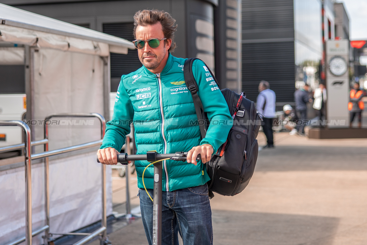 GP GRAN BRETAGNA, Fernando Alonso (ESP) Aston Martin F1 Team.

06.07.2023. Formula 1 World Championship, Rd 11, British Grand Prix, Silverstone, England, Preparation Day.

- www.xpbimages.com, EMail: requests@xpbimages.com © Copyright: Bearne / XPB Images