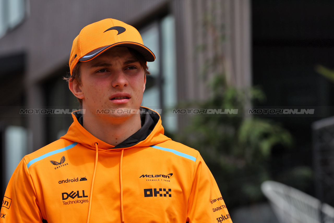 GP GRAN BRETAGNA, Oscar Piastri (AUS) McLaren.

06.07.2023. Formula 1 World Championship, Rd 11, British Grand Prix, Silverstone, England, Preparation Day.

- www.xpbimages.com, EMail: requests@xpbimages.com © Copyright: Batchelor / XPB Images