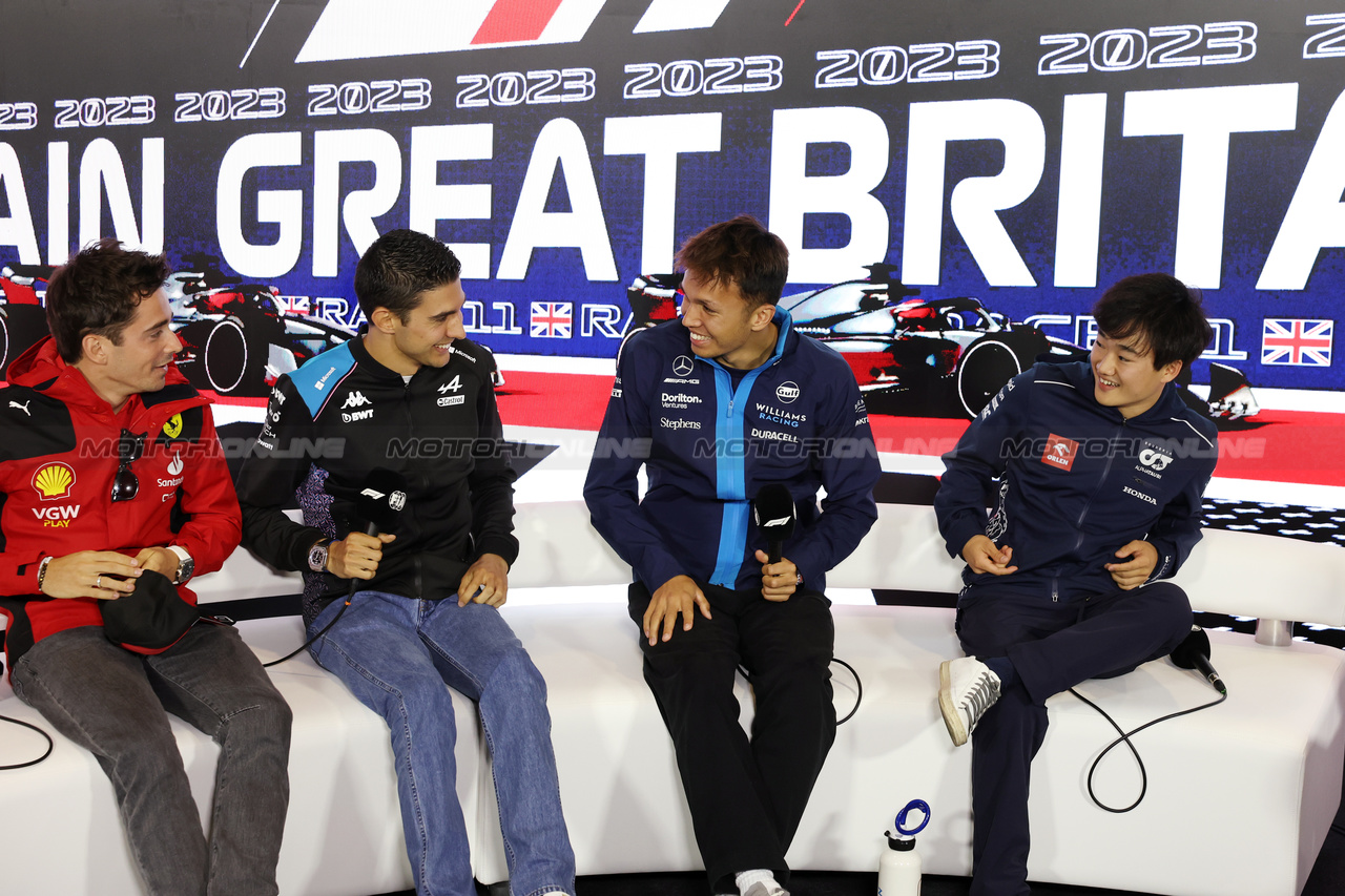 GP GRAN BRETAGNA, (L to R): Charles Leclerc (MON) Ferrari; Esteban Ocon (FRA) Alpine F1 Team; Alexander Albon (THA) Williams Racing; e Yuki Tsunoda (JPN) AlphaTauri, in the FIA Press Conference.

06.07.2023. Formula 1 World Championship, Rd 11, British Grand Prix, Silverstone, England, Preparation Day.

- www.xpbimages.com, EMail: requests@xpbimages.com © Copyright: Bearne / XPB Images
