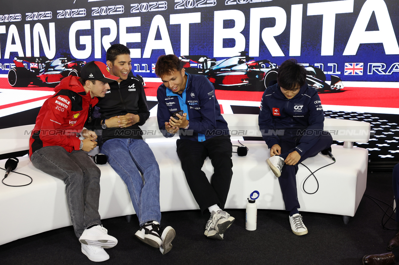 GP GRAN BRETAGNA, (L to R): Charles Leclerc (MON) Ferrari; Esteban Ocon (FRA) Alpine F1 Team; Alexander Albon (THA) Williams Racing; e Yuki Tsunoda (JPN) AlphaTauri, in the FIA Press Conference.

06.07.2023. Formula 1 World Championship, Rd 11, British Grand Prix, Silverstone, England, Preparation Day.

- www.xpbimages.com, EMail: requests@xpbimages.com © Copyright: Bearne / XPB Images