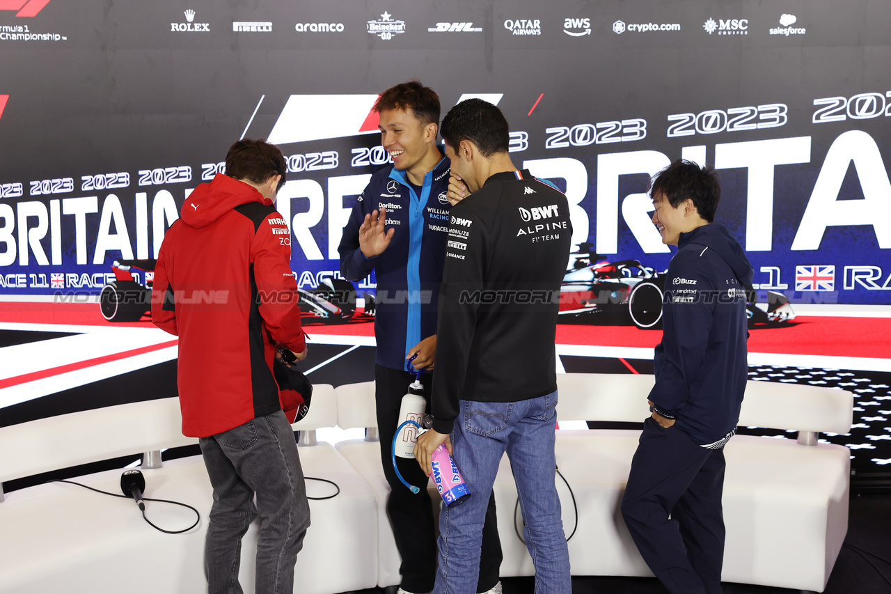 GP GRAN BRETAGNA, (L to R): Charles Leclerc (MON) Ferrari; Alexander Albon (THA) Williams Racing; Esteban Ocon (FRA) Alpine F1 Team; e Yuki Tsunoda (JPN) AlphaTauri, in the FIA Press Conference.

06.07.2023. Formula 1 World Championship, Rd 11, British Grand Prix, Silverstone, England, Preparation Day.

- www.xpbimages.com, EMail: requests@xpbimages.com © Copyright: Bearne / XPB Images