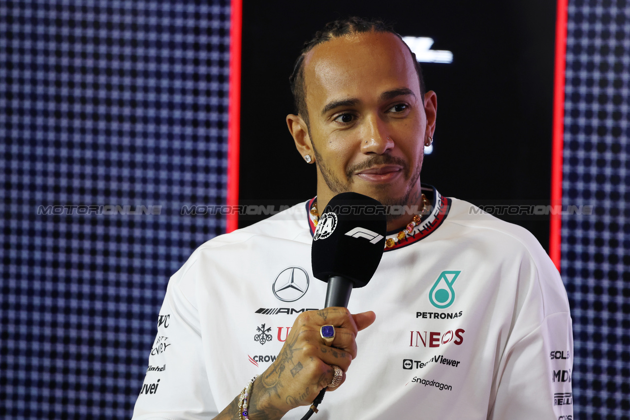 GP GRAN BRETAGNA, Lewis Hamilton (GBR) Mercedes AMG F1 in the FIA Press Conference.

06.07.2023. Formula 1 World Championship, Rd 11, British Grand Prix, Silverstone, England, Preparation Day.

- www.xpbimages.com, EMail: requests@xpbimages.com © Copyright: Bearne / XPB Images