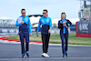 GP GRAN BRETAGNA, Logan Sargeant (USA) Williams Racing (Centre) walks the circuit with Gaetan Jego, Williams Racing Gara Engineer (Left) e Elizabeth Wood Boyer (GBR) Williams Racing Performance Engineer (Right).
06.07.2023. Formula 1 World Championship, Rd 11, British Grand Prix, Silverstone, England, Preparation Day.
- www.xpbimages.com, EMail: requests@xpbimages.com © Copyright: Batchelor / XPB Images