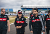 GP GRAN BRETAGNA, Zhou Guanyu (CHN) Alfa Romeo F1 Team walks the circuit with the team.
06.07.2023. Formula 1 World Championship, Rd 11, British Grand Prix, Silverstone, England, Preparation Day.
- www.xpbimages.com, EMail: requests@xpbimages.com © Copyright: Bearne / XPB Images